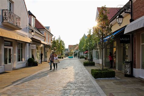 Designer Outlet Boutique Shopping near Paris .